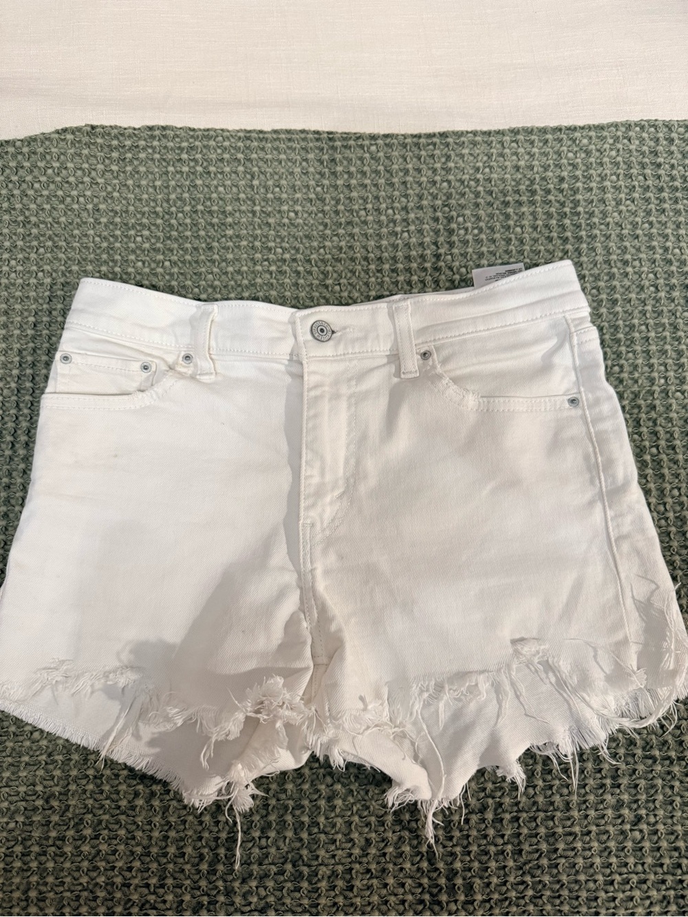 Levi’s Women’s Frayed Hem White Denim Shorts - High Rise